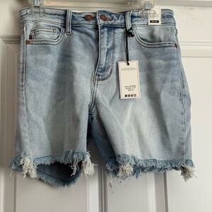 New Judy Blue Size Medium Light Wash Distressed Hem Denim Jean Shorts JB15284LT